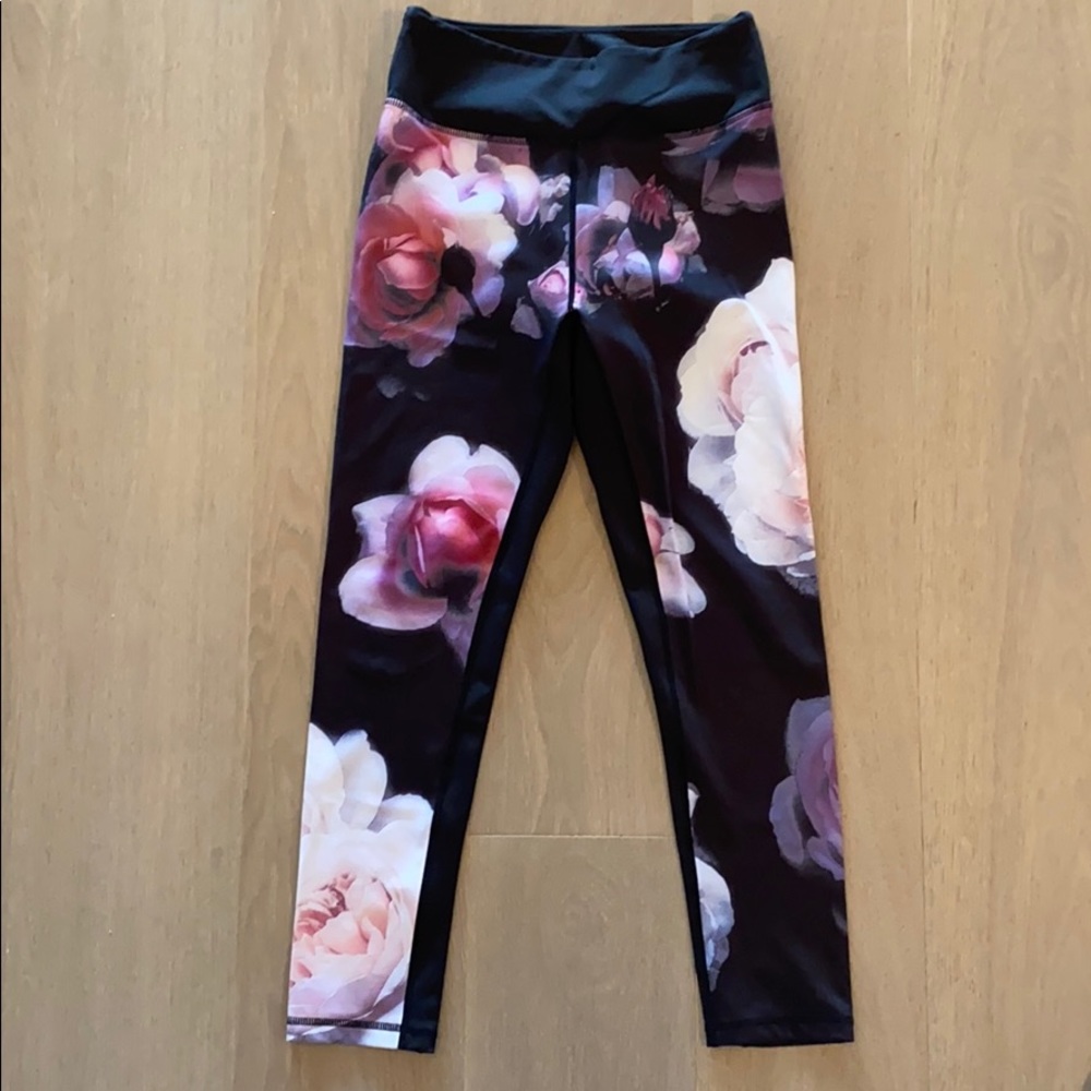 All Fenix flower workout leggings